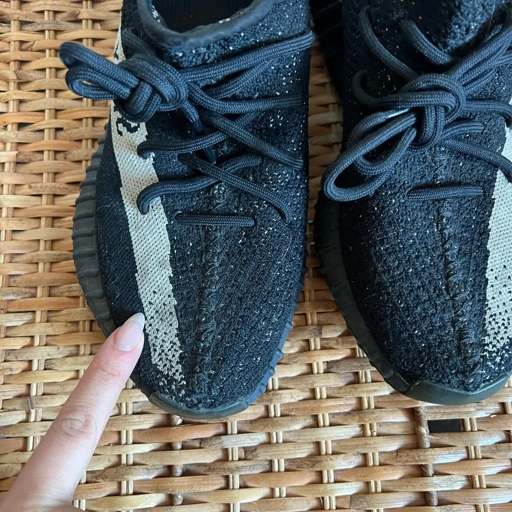Yeezy Boost 350 V2 'Oreo' 2022 * Authentic* - Picture 6 of 9